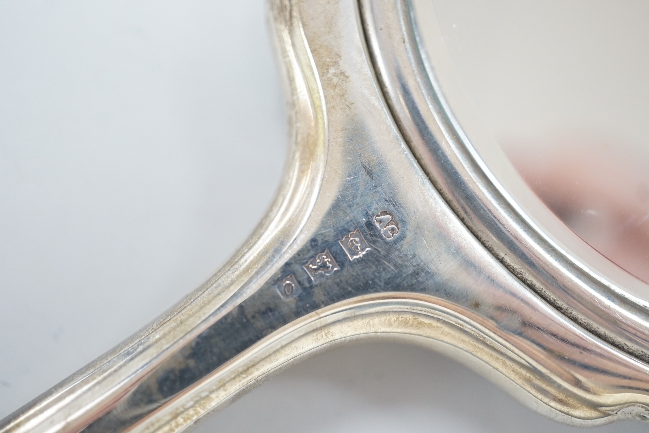 An Edwardian demi-fluted silver small presentation pedestal bowl, Sheffield, 1904, diameter 10.9cm and a silver mounted hand mirror and clothes brush.